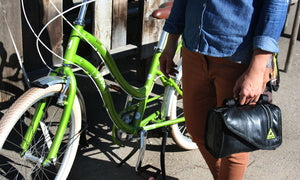 green guru cruiser cooler bike handlebar bag made of upcycled bike tubes holding cooler